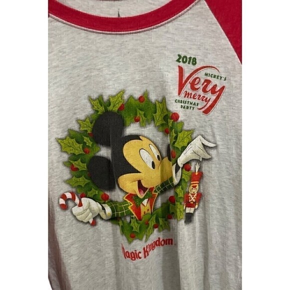 DISNEY Parks 2018 Mickey’s Very Merry Christmas Party T-shirt Size Medium - Picture 2 of 4